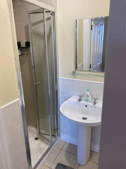 2 Bed Cosy Apartment In Heart Of Mullingar. Exterior foto